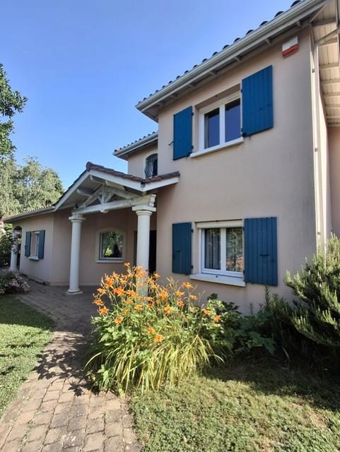 Maison en location &agrave; Sainte foy les lyon / 7 pi&egrave;ces 184 m&sup2;